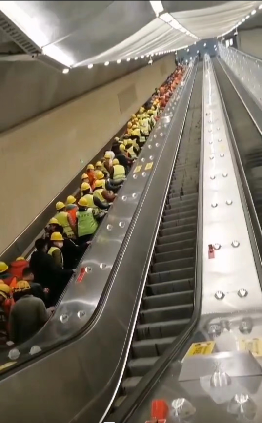 ���µ���